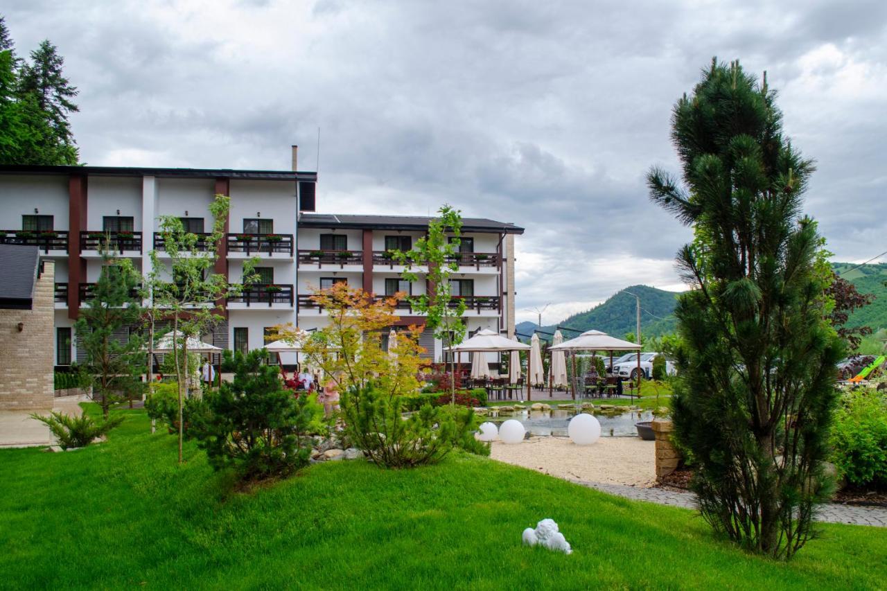 Piatra Pinului Ski & Spa Ґурагумора Екстер'єр фото